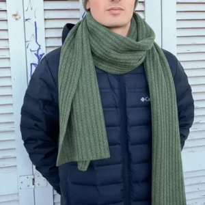 Bufanda de lana teñida con ortiga - verde musgo