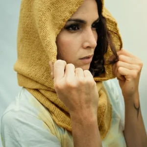 Cuello Capucha de Lana – Amarillo Mostaza Teñido con Granada