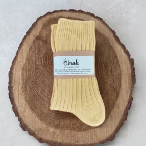Calcetines de Lana Natural Teñidos con Piel de Granada – Amarillo Mostaza