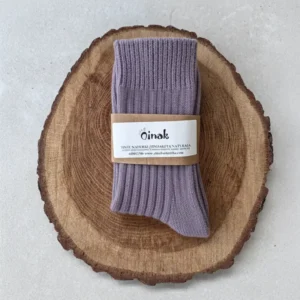 Calcetines de Lana Natural Teñidos con Cochinilla y Óxido de Hierro –  Color Morado