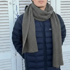 Bufanda artesanal de lana teñida con ortiga y granada | Gris elegante, suave y natural