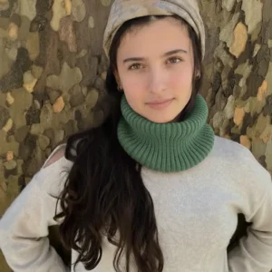 Cuello de lana teñido con ortiga natural | Tono verde musgo