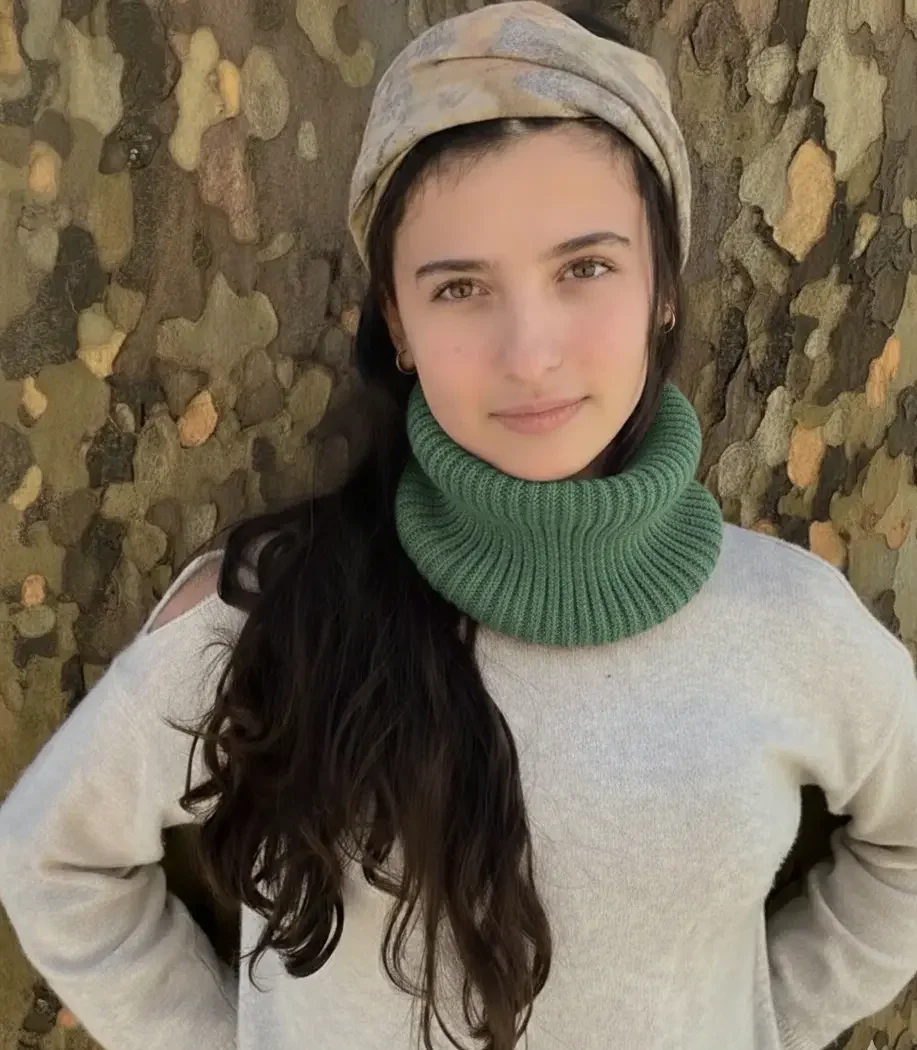 Cuello de lana teñido con ortiga natural | Tono verde musgo