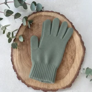Guantes de lana teñidos con ortiga – Tono verde grisáceo natural