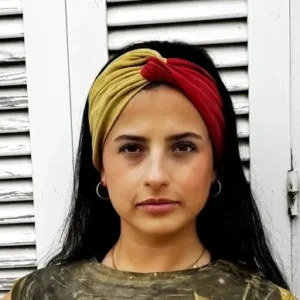 Turbante de algodón orgánico teñido con granada y rubia – Tono amarillo-rojo natural