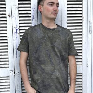 Camiseta unisex de Algodón Orgánico teñido con Ortiga - Hojas del Bosque